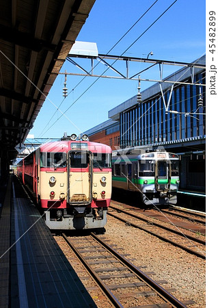 711系電車S-110編成と721系電車F-8編成 45482899
