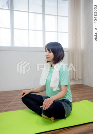 リラックスヨガ 45483052