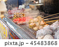 湯気香る縁日の海鮮串焼き 45483868