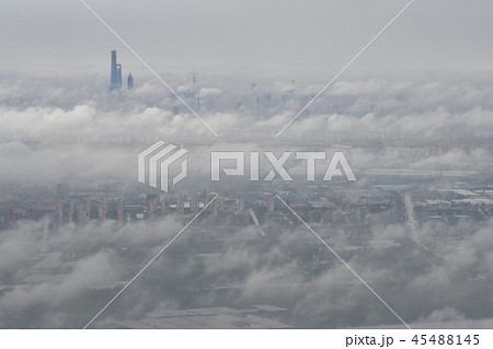 雲に覆われた中国・上海　浦東地区 45488145