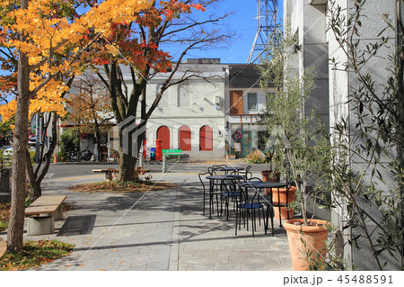 松本市街地 テーブルと椅子のある街角 松本市街地 テーブルと椅子のある街角 45488591