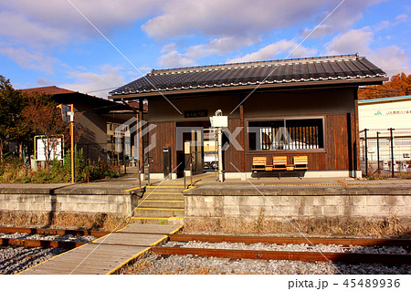 小海線佐久海ノ口駅の構内踏切 45489936