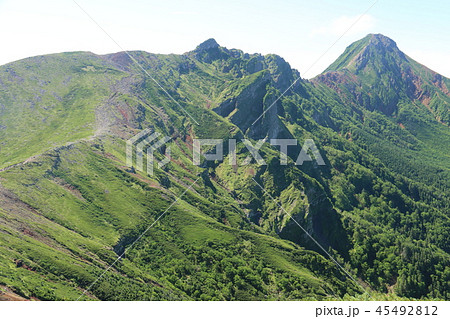 八ヶ岳連峰　硫黄岳山頂から赤岳、横岳を望む 45492812