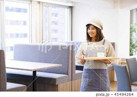 カフェ レストラン 女性 若い女性 人物 経営者 オーナー 飲食店 店員 アルバイト パート カフェ レストラン 女性 若い女性 人物 経営者 オーナー 飲食店 店員 アルバイト パート 45494264
