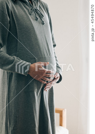 妊婦 妊娠 マタニティフォト お腹 妊娠後期 45494870