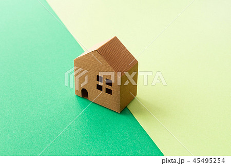 境界線　越境地　土地　不動産　境目　敷地　またぐ 45495254