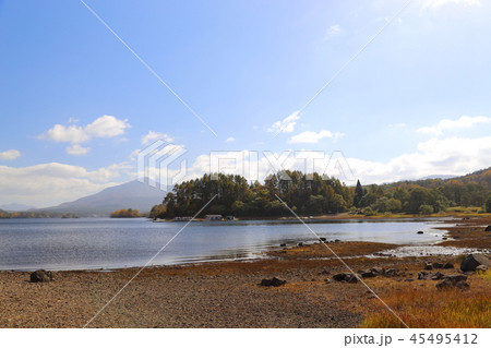 桧原湖と磐梯山 【裏磐梯三湖 ／ 福島県北塩原村・磐梯朝日国立公園】 45495412
