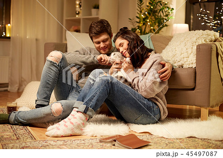 happy couple with cat at home 45497087