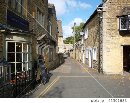 ボートン・オン・ザ・ウォーターの街並み 45501688