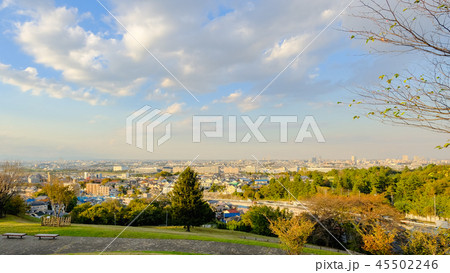 夕暮れの街（秋） 45502246