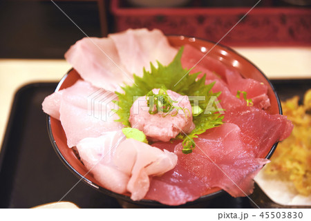 まぐろ丼 45503830