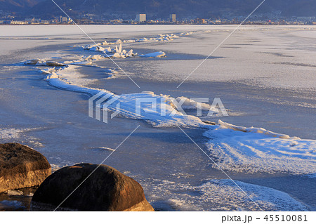 諏訪湖_夜明けの御神渡り 45510081