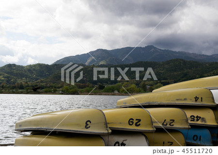 山積みのボート 山積みのボート 45511720