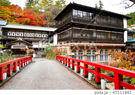 黄葉の積善館 45511882