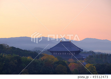 秋の東大寺朝景(奈良市奈良阪町) 秋の東大寺朝景(奈良市奈良阪町) 45512473