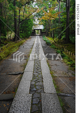 11月　鎌倉623寿福寺･敷石道と外門 45512641