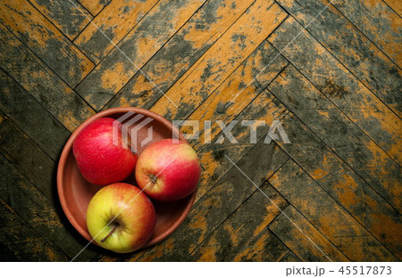 Apples in plate on wooden background Apples in plate on wooden background 45517873