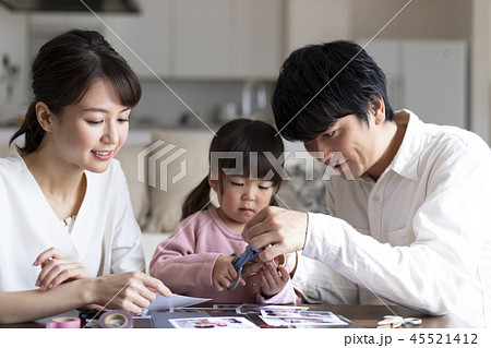 家族団らんイメージ 45521412