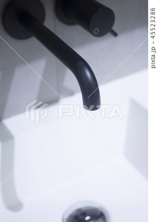 Bathroom tap display showroom Bathroom tap display showroom 45523286