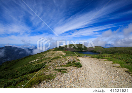《北アルプス》 白馬大池から小蓮華山の稜線 45525625