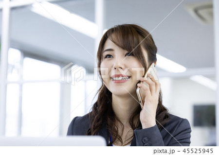 ビジネス 女性 スマホ ビジネス 女性 スマホ 45525945