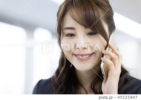 ビジネス 女性 スマホ ビジネス 女性 スマホ 45525947