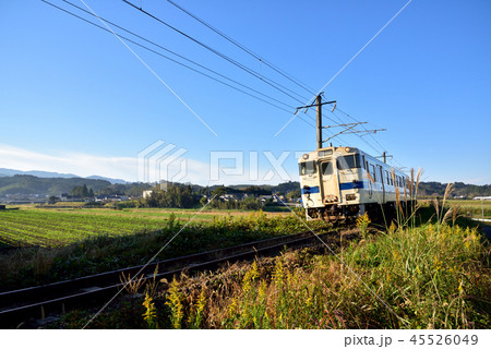 JR日豊本線キハ47　爽やかな朝陽を浴びて走るキハ47　宮崎県三股町餅原風景 45526049