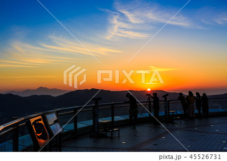 稲佐山展望台の夜明け　【長崎県長崎市】 45526731