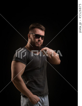 Bodybuilder in sunglasses portrait 45526875