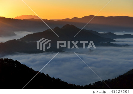 高ツムジ山の雲海 高ツムジ山の雲海 45527502