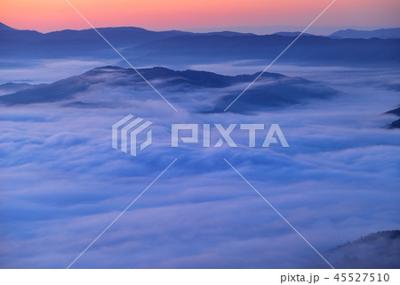 遠野盆地の雲海 45527510