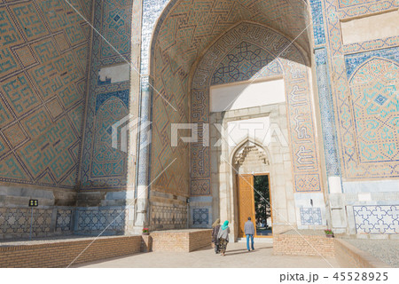 世界遺産ビビハニム・モスク(Bibi-Khanym Mosque) ウズベキスタン・サマルカンド 世界遺産ビビハニム・モスク(Bibi-Khanym Mosque) ウズベキスタン・サマルカンド 45528925