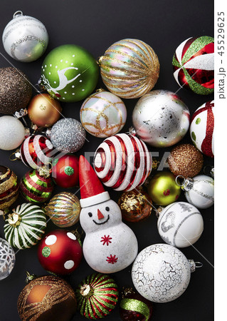 雪だるまとオーナメント 雪だるまとオーナメント 45529625