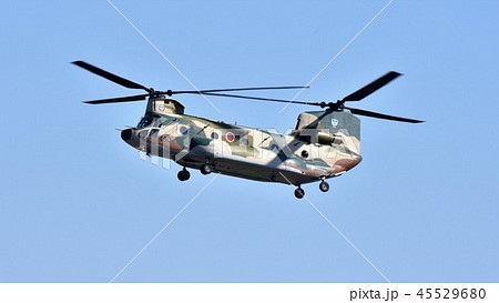 航空自衛隊のCH-47輸送ヘリコプター 45529680