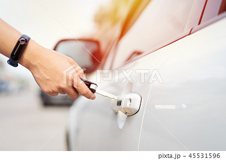 car unlocks remote point to open the door 45531596