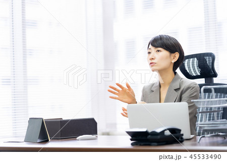 女性社長  ビジネスウーマン  女性社員 女性会社員 オフィスイメージ ビジネスイメージ  45533490