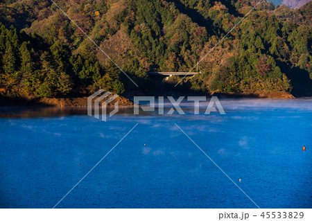 (神奈川県)宮ヶ瀬湖 湖面の気嵐 (神奈川県)宮ヶ瀬湖 湖面の気嵐 45533829