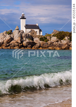 Pontusval Lighthouse 45535144