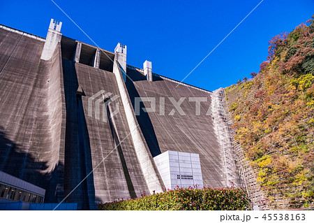 神奈川県 宮ヶ瀬ダム 紅葉の写真素材