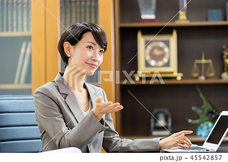 女性社員　個人事務所　司法書士　会計士　 45542857