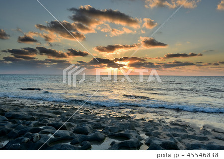 宮古島/長間浜の夕景 宮古島/長間浜の夕景 45546838