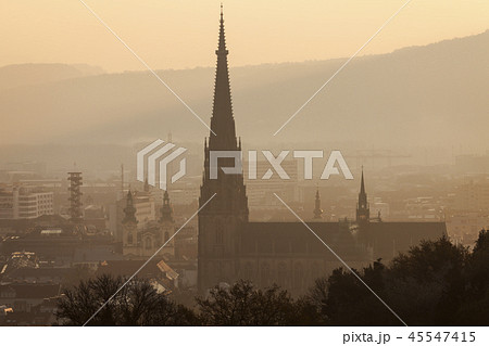 Linz panorama at sunrise 45547415