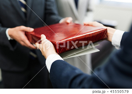 手土産 ビジネス 挨拶 客 訪問 取引先 応接室 手土産 ビジネス 挨拶 客 訪問 取引先 応接室 45550579
