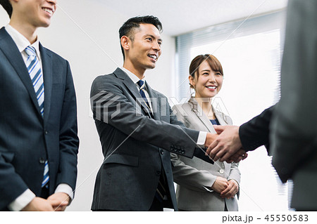 握手 商談 ビジネス 45550583
