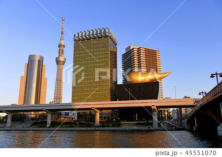 日本の東京都市景観 夕陽に映える東京スカイツリーや隅田川などを望む 日本の東京都市景観 夕陽に映える東京スカイツリーや隅田川などを望む 45551070