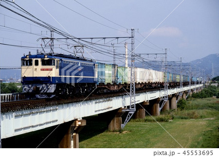 1994年　山陽本線を走るEF651080コンテナ貨物列車 45553695
