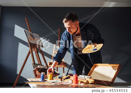 male artist in gallery male artist in gallery 45554553