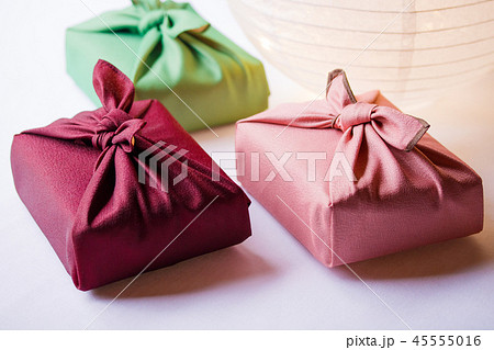 風呂敷包みと提灯ランプシェード 45555016