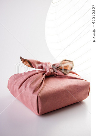 風呂敷包みと提灯ランプシェード 45555207