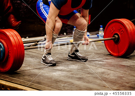 man powerlifter deadlift 45556335